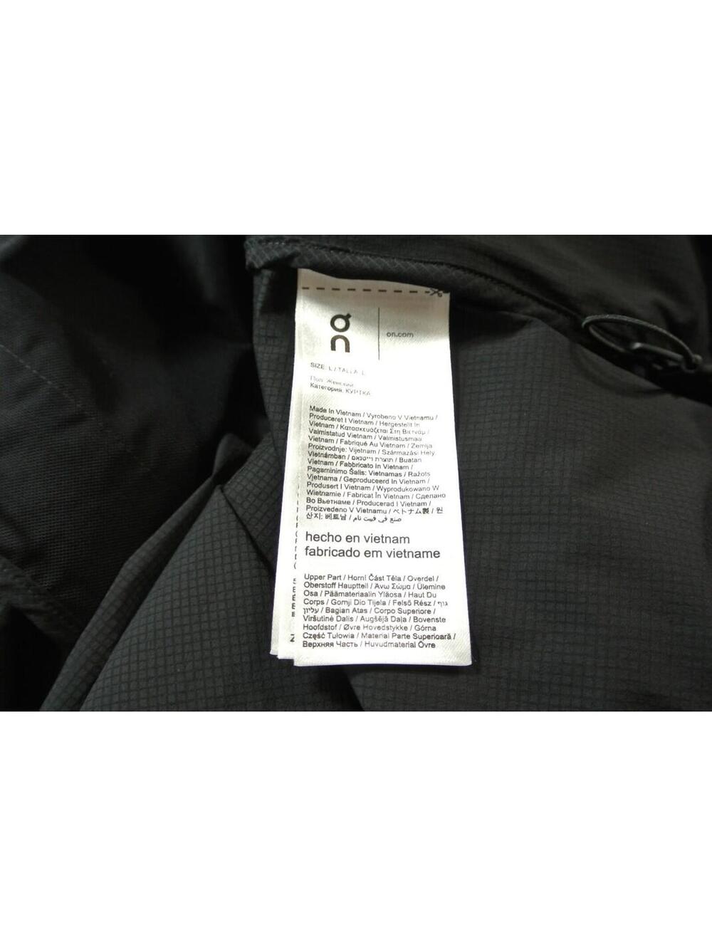 NWT, ON clouds Core Hooded Packable Running Jacket in black Sz L #T3886 - Picture 10 of 10